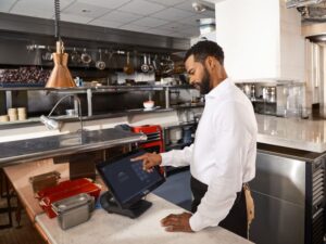 hourly employee clocking in